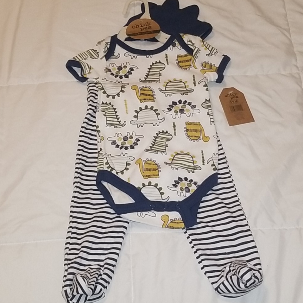 Baby dinosaur outfit set